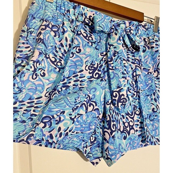 Lilly Pulitzer Shorts Tie‎ Waist Blue Patterned Casual Size 4 - Picture 3 of 11
